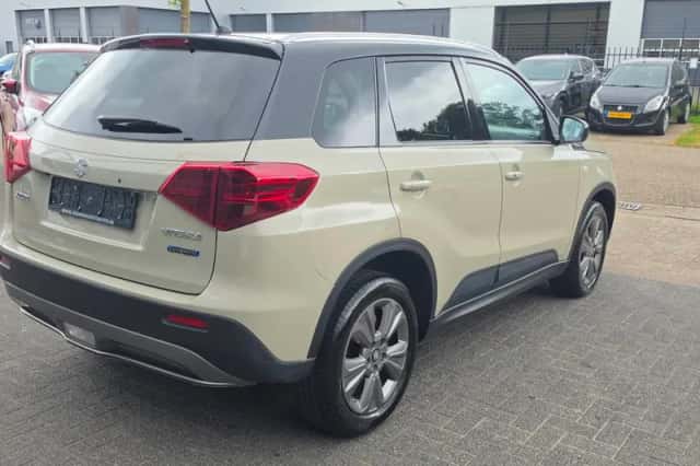 Suzuki Vitara (2023) thumbnail 4