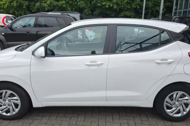 Hyundai i10 (2022) thumbnail 2