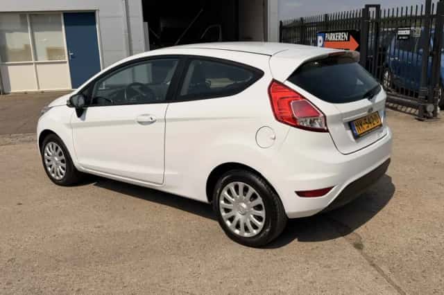 Ford Fiesta (2016) thumbnail 2