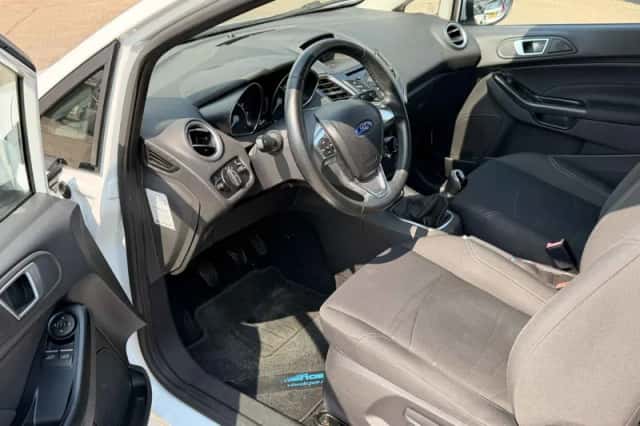 Ford Fiesta (2016) thumbnail 3