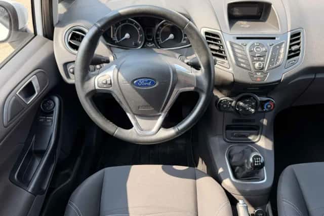 Ford Fiesta (2016) thumbnail 5