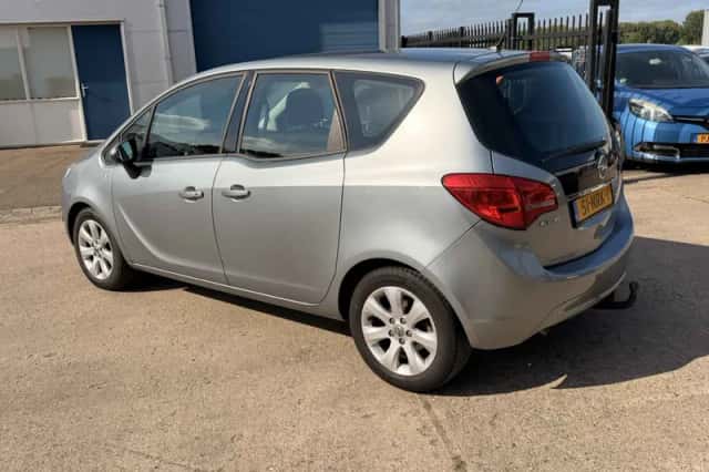 Opel Meriva (2010) thumbnail 2