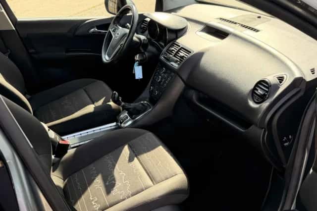Opel Meriva (2010) thumbnail 6