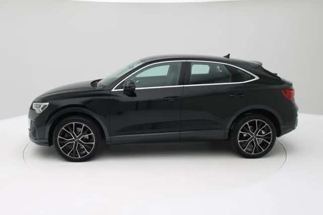Audi Q3 (2022) thumbnail 3