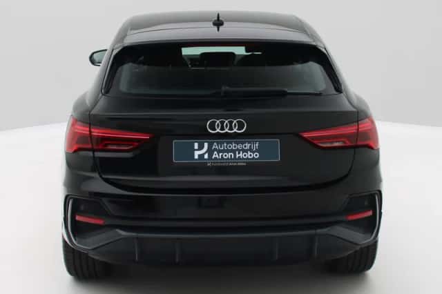 Audi Q3 (2022) thumbnail 5
