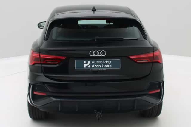 Audi Q3 (2022) thumbnail 5