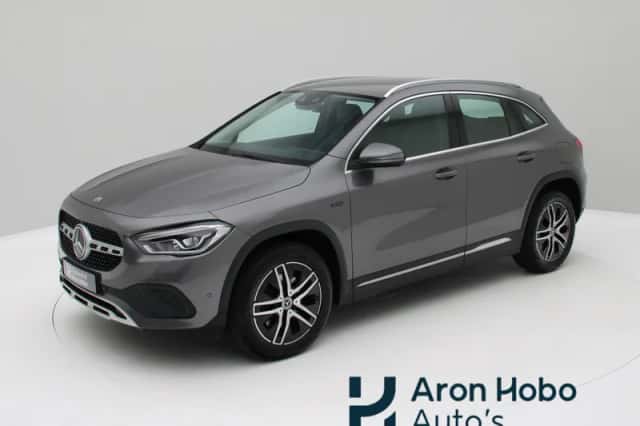 Mercedes-Benz GLA (2021) thumbnail 2