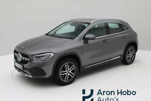 Mercedes-Benz GLA (2021) thumbnail 2