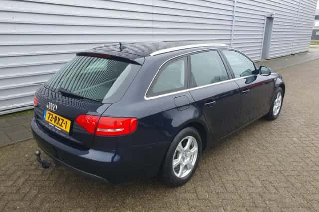 Audi A4 (2011) thumbnail 2