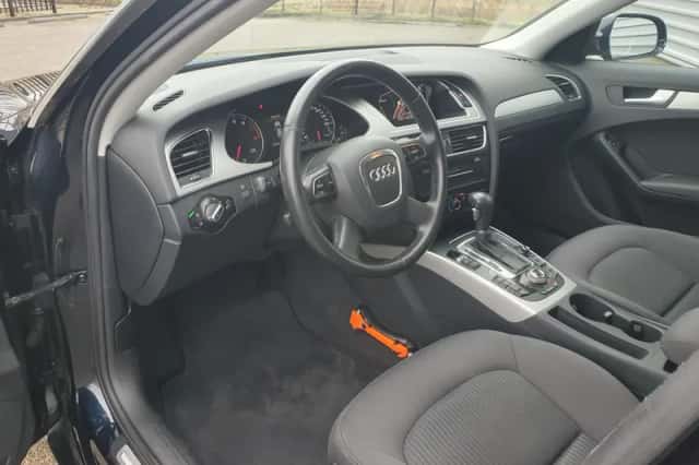 Audi A4 (2011) thumbnail 3