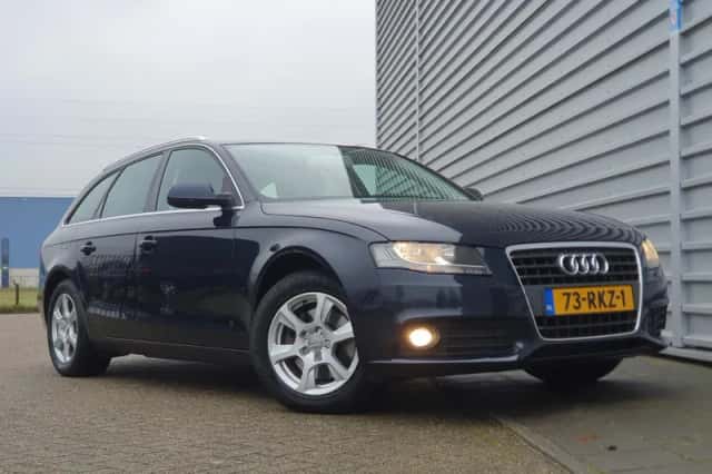 Audi A4 (2011) thumbnail 5