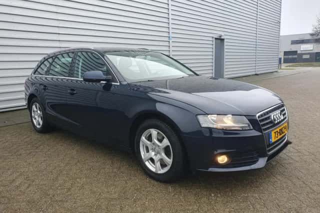 Audi A4 (2011) thumbnail 6