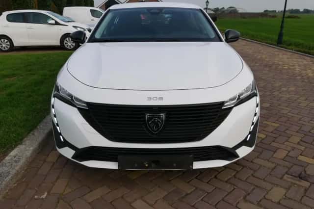 Peugeot 308 (2022) thumbnail 3