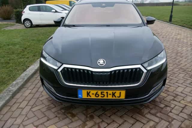 Škoda Octavia (2021) thumbnail 3