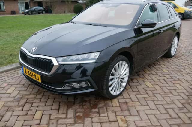 Škoda Octavia (2021) thumbnail 4