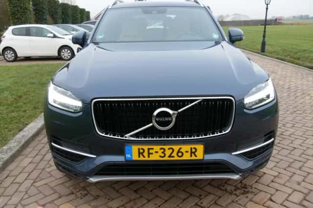 Volvo XC90 (2017) thumbnail 3