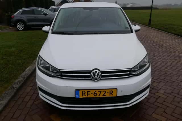 Volkswagen Touran (2017) thumbnail 3