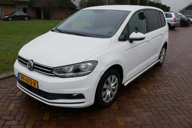 Volkswagen Touran (2017) thumbnail 4