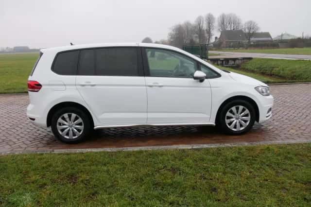 Volkswagen Touran (2017) thumbnail 6