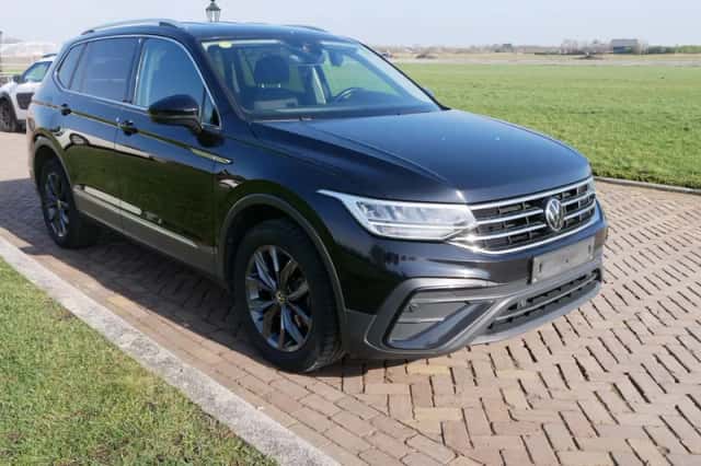 Volkswagen Tiguan (2022) thumbnail 1