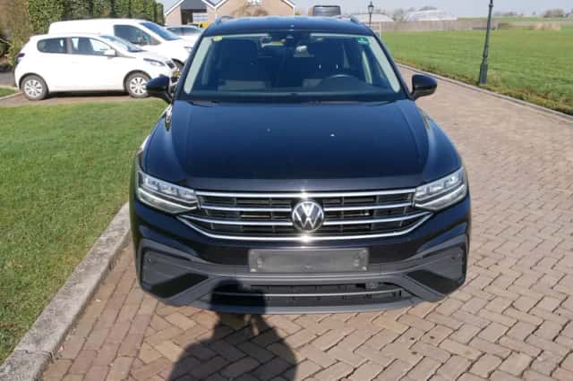 Volkswagen Tiguan (2022) thumbnail 3