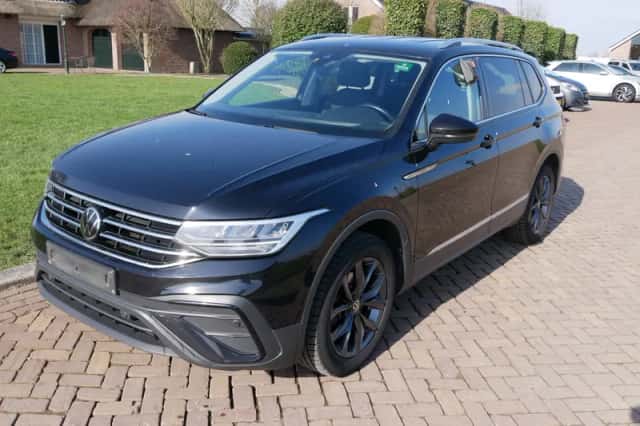 Volkswagen Tiguan (2022) thumbnail 4