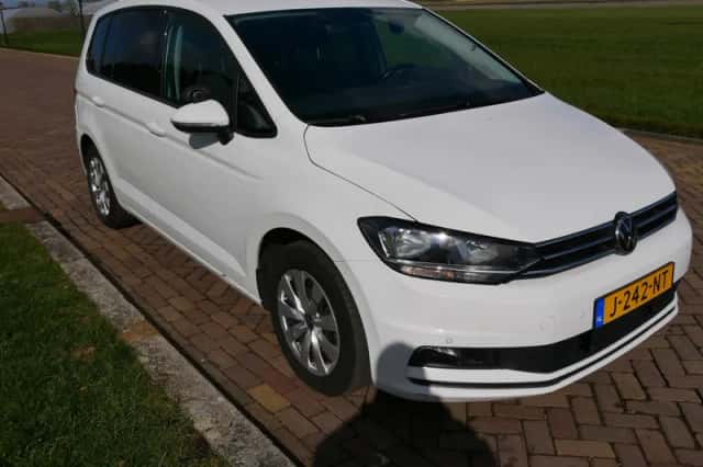 Volkswagen Touran (2021) thumbnail 1