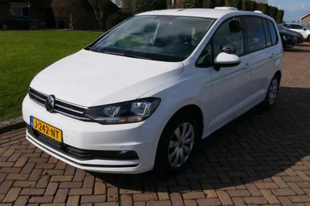 Volkswagen Touran (2021) thumbnail 4