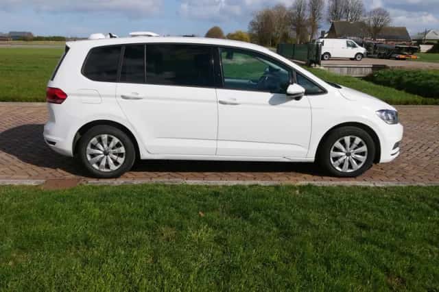 Volkswagen Touran (2021) thumbnail 6