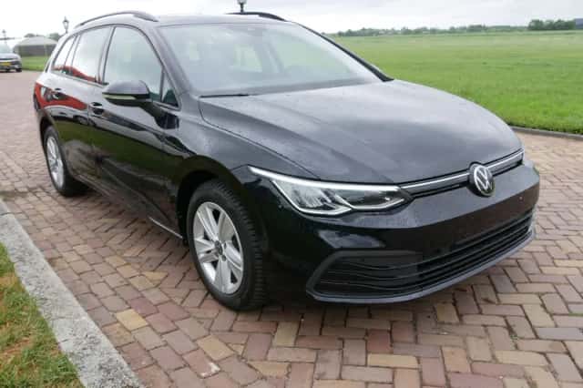 Volkswagen Golf (2022) thumbnail 1