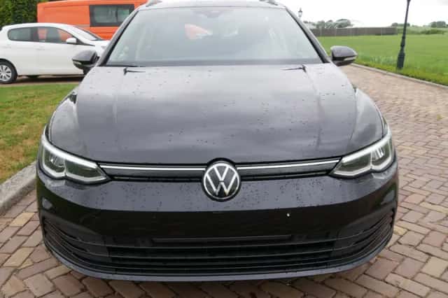 Volkswagen Golf (2022) thumbnail 3