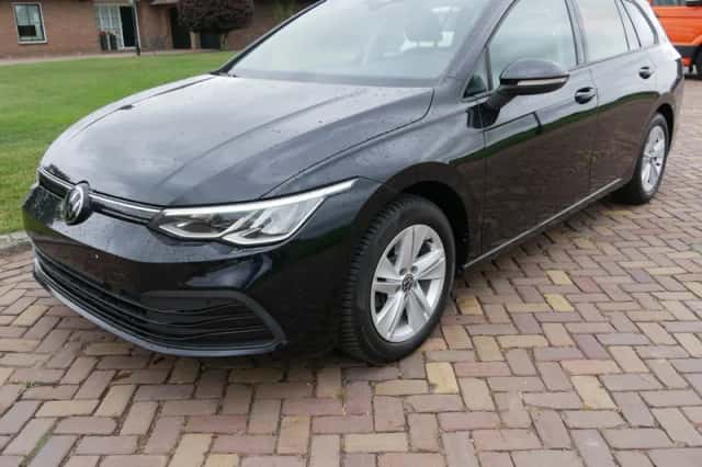 Volkswagen Golf (2022) thumbnail 4