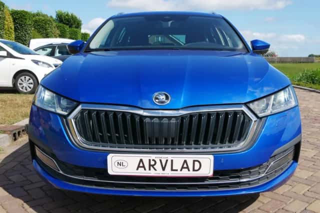 Škoda Octavia (2022) thumbnail 4