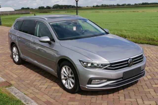 Volkswagen Passat (2023) thumbnail 1