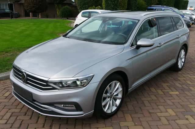 Volkswagen Passat (2023) thumbnail 5