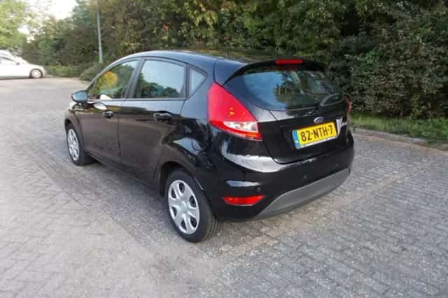 Ford Fiesta (2010) thumbnail 2