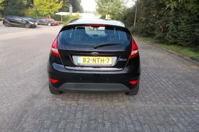 Ford Fiesta (2010) thumbnail 3