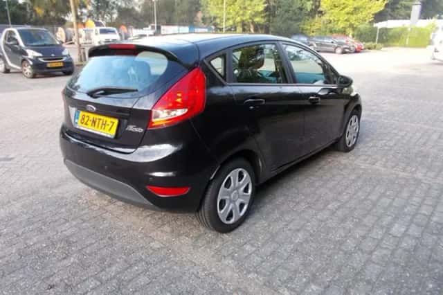 Ford Fiesta (2010) thumbnail 4