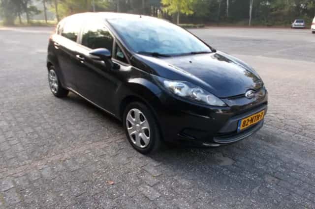 Ford Fiesta (2010) thumbnail 5