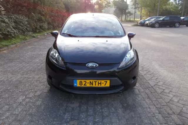 Ford Fiesta (2010) thumbnail 6