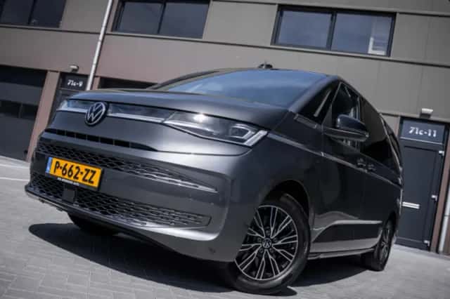 Volkswagen Multivan (2022) thumbnail 1