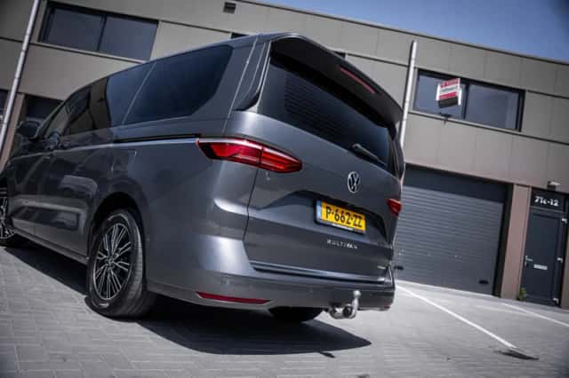 Volkswagen Multivan (2022) thumbnail 3