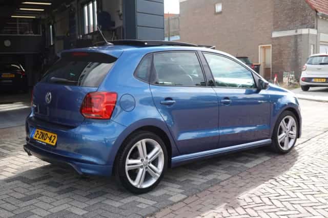 Volkswagen Polo (2015) thumbnail 3
