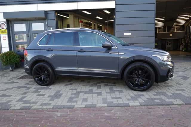 Volkswagen Tiguan (2021) thumbnail 3