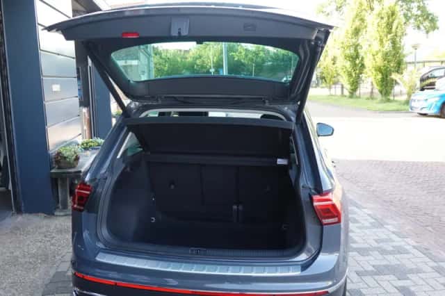 Volkswagen Tiguan (2021) thumbnail 6