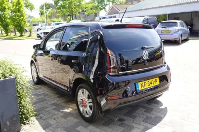 Volkswagen Up! (2017) thumbnail 5