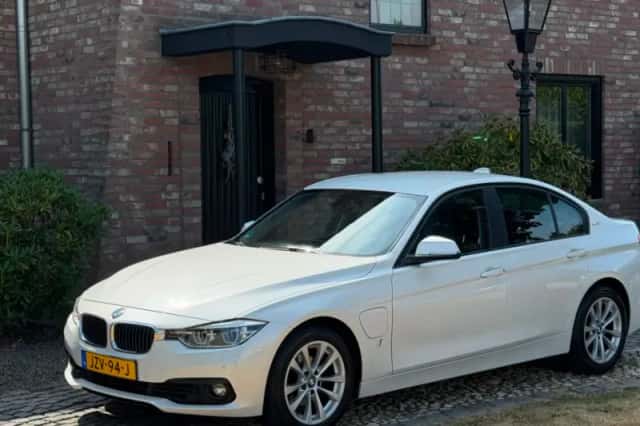 BMW 3-Serie (2017) thumbnail 1
