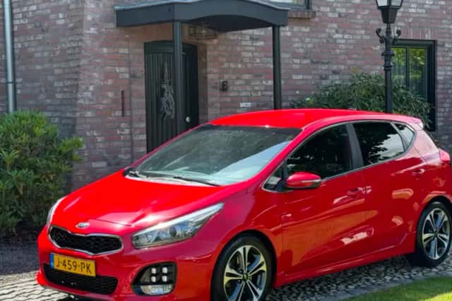 Kia Cee'd (2016) thumbnail 1