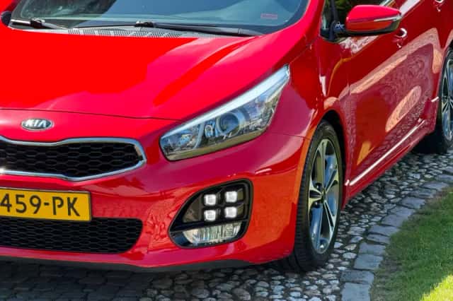 Kia Cee'd (2016) thumbnail 3