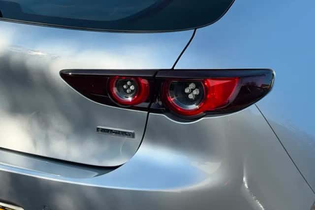 Mazda 3 (2020) thumbnail 3
